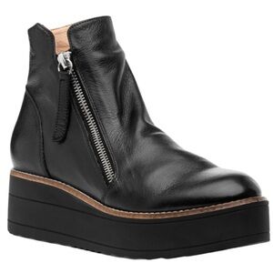 SILENT D NENE-TO BLACK LEATHER BOOT WITH A BLACK SOLE WOMEN'S SIZE 6.5